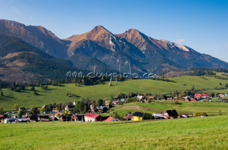 Ždiar, nad ním Belianske Tatry